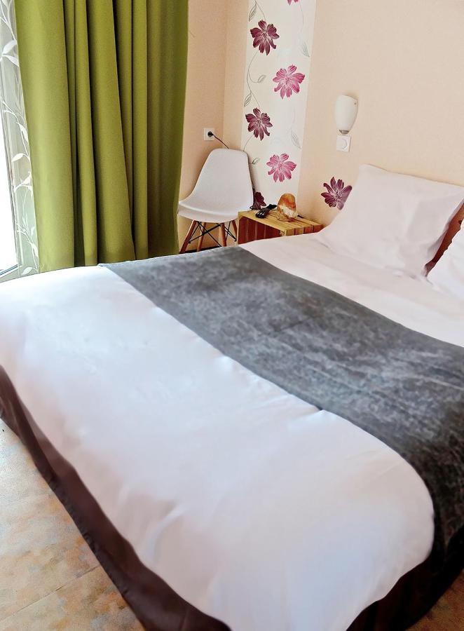 Du Cote De Chez Sam Hotel Andelaroche Bagian luar foto