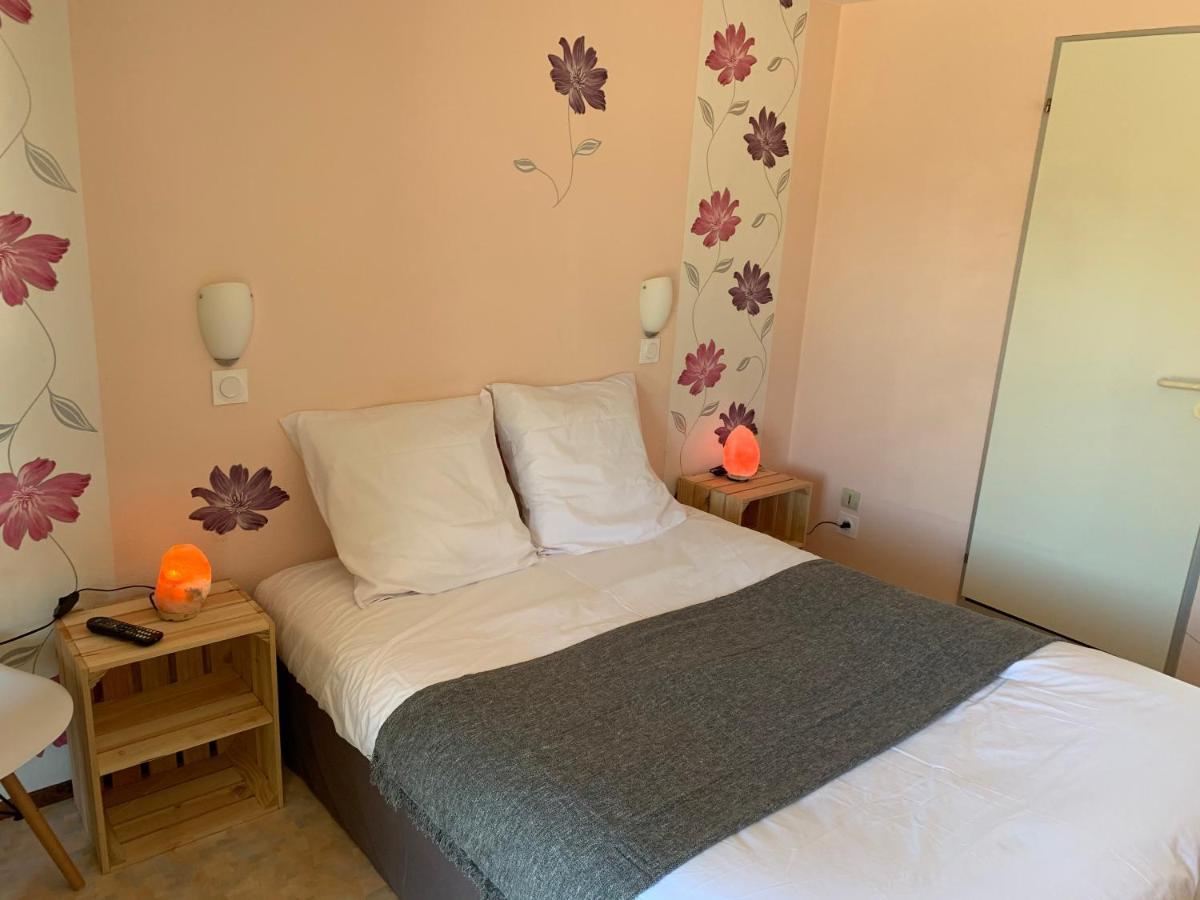 Du Cote De Chez Sam Hotel Andelaroche Bagian luar foto